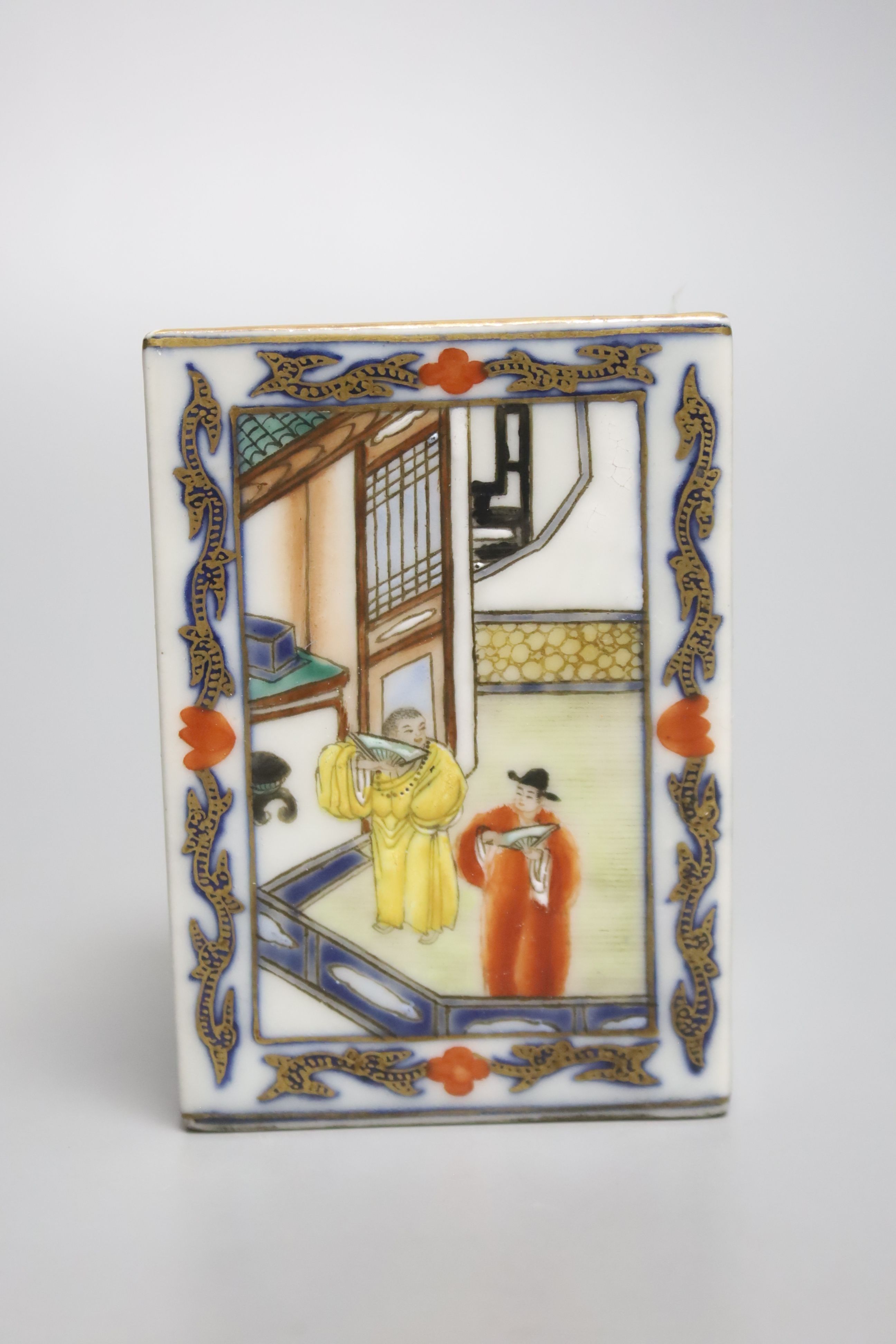 A Chinese enamelled porcelain square brush pot, 7.4cm